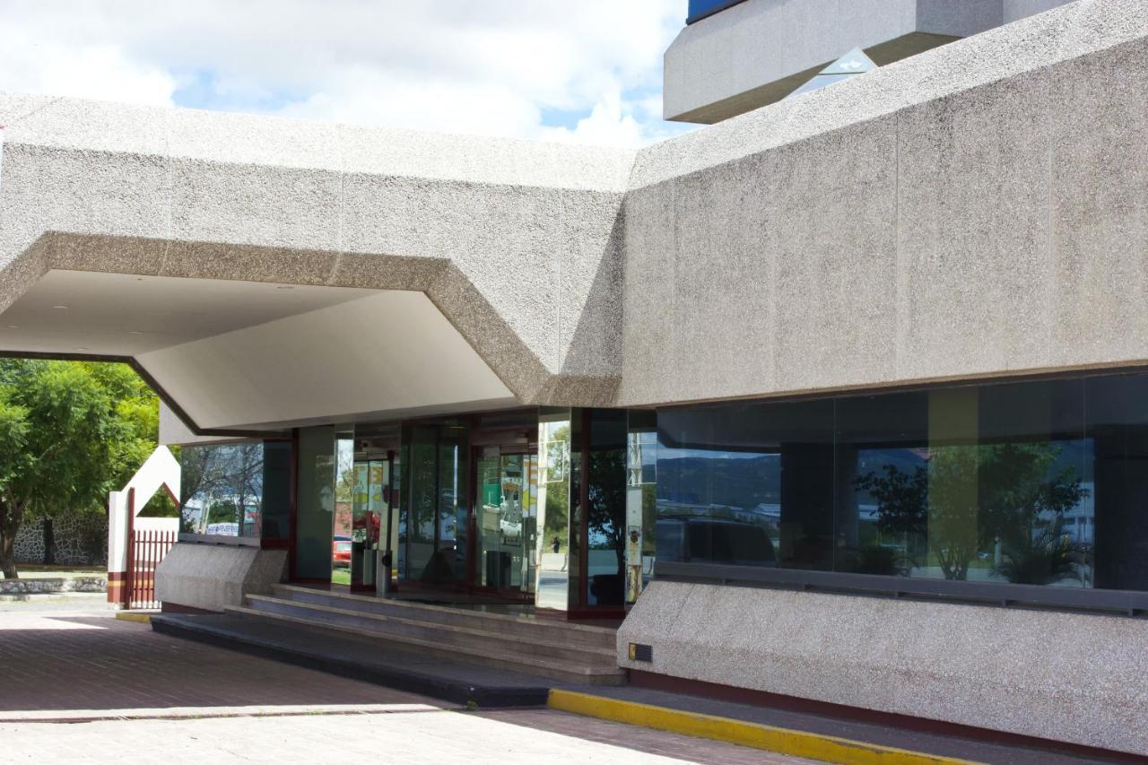 San Juan Park Hotel San Juan del Río Dış mekan fotoğraf The entrance to the terminal