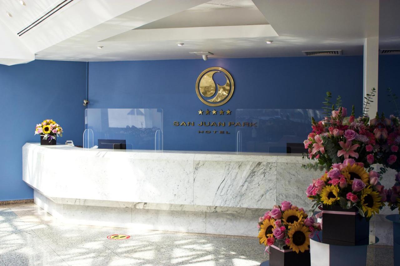 San Juan Park Hotel San Juan del Río Dış mekan fotoğraf Reception desk