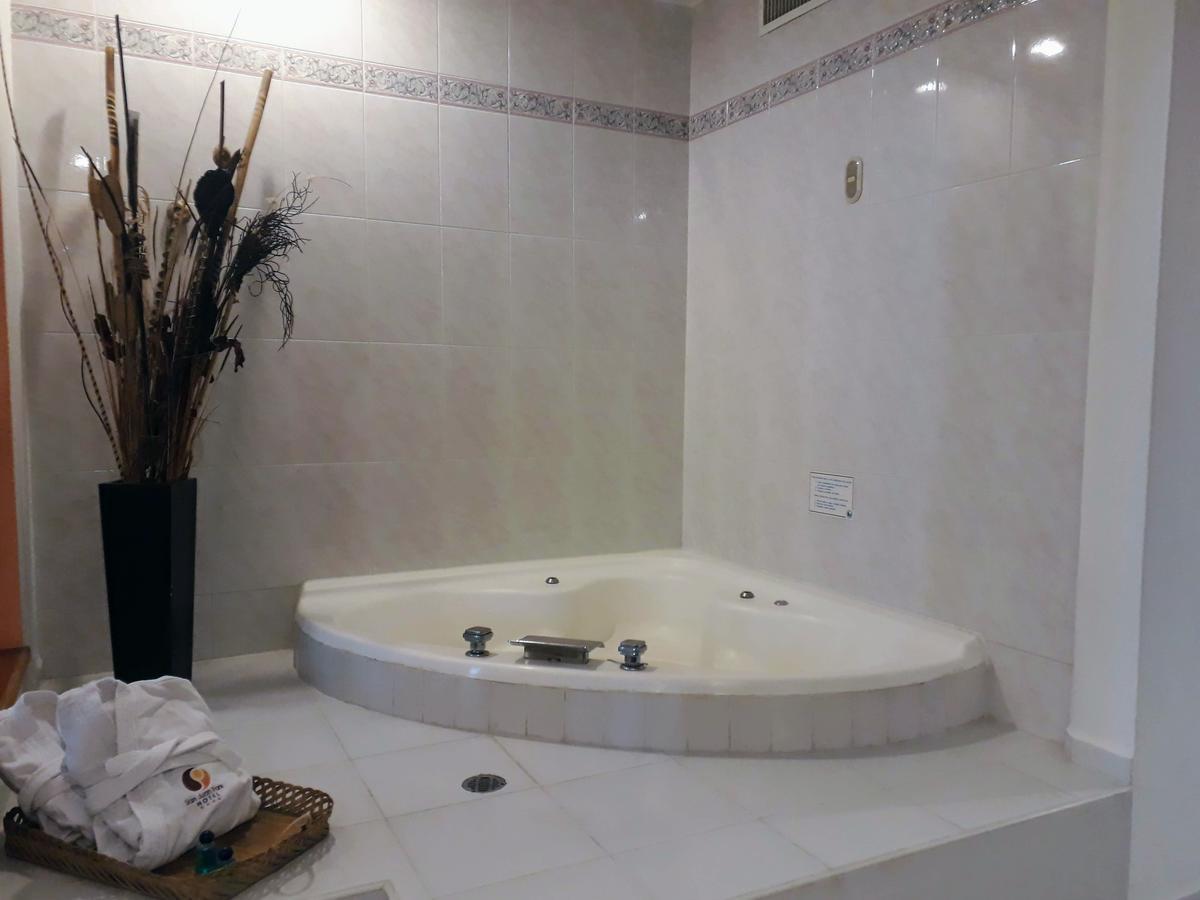 San Juan Park Hotel San Juan del Río Dış mekan fotoğraf A whirlpool bathtub